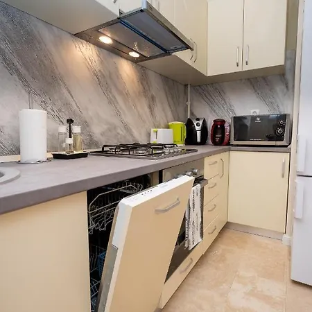 Moonlight Apartment Mamaia